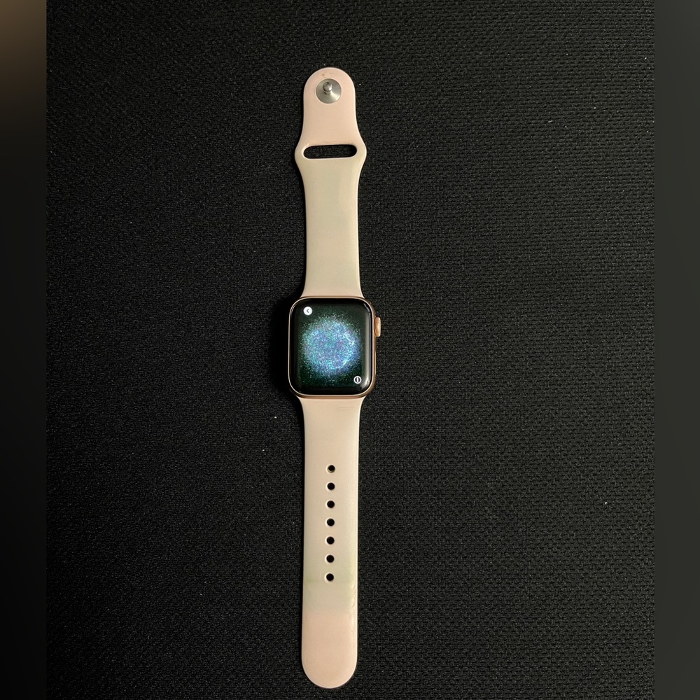 Apple Watch Series 5 GPS Rose Gold in working condition with charger